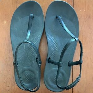 Fit flop sandals. Worn twice . Practically new.